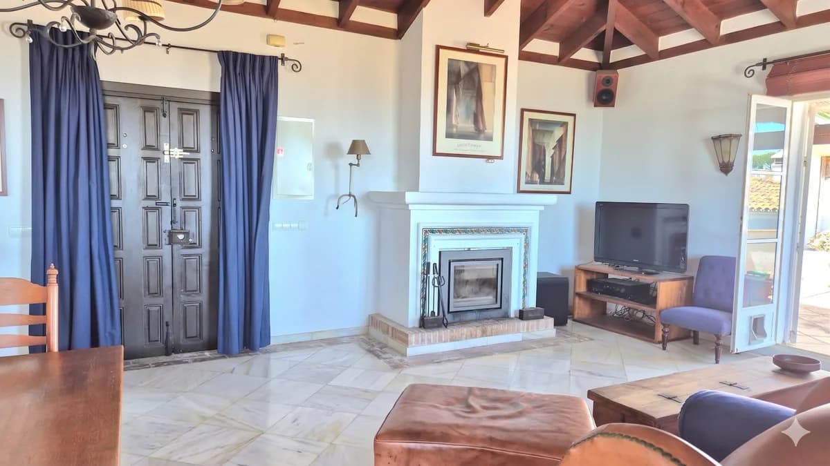 3 Bedroom Detached Villa for Sale in El Madroñal, Málaga - Image 5