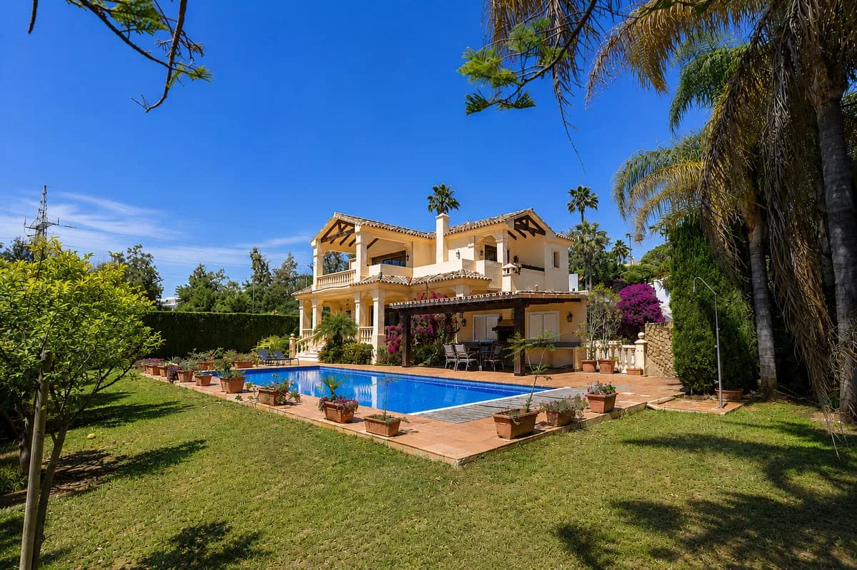 5 Bedroom Detached Villa for Sale in La Quinta, Málaga