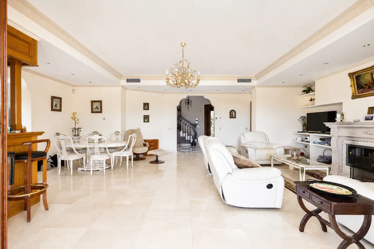 5 Bedroom Detached Villa for Sale in La Quinta, Málaga - Image 9