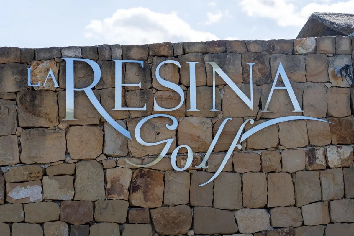 3 Bedroom Ground Floor Apartment for Sale in Estepona, Málaga - Image 3