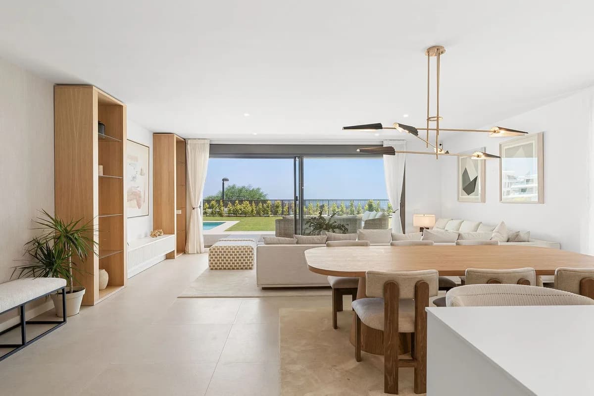 3 Bedroom Ground Floor Apartment for Sale in Selwo, Málaga - Image 4