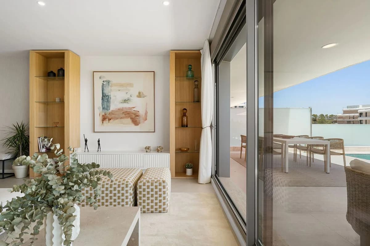 3 Bedroom Ground Floor Apartment for Sale in Selwo, Málaga - Image 5