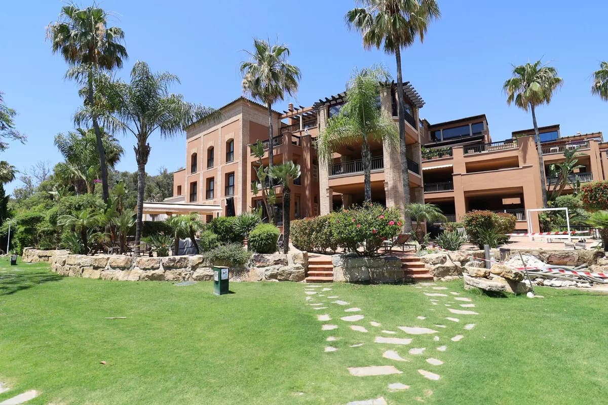 4 Bedroom Ground Floor Apartment for Sale in San Pedro de Alcántara, Málaga