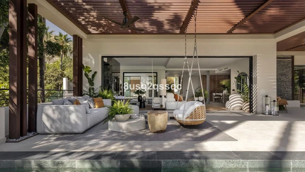 6 Bedroom Detached Villa for Sale in Marbella, Málaga - Image 5
