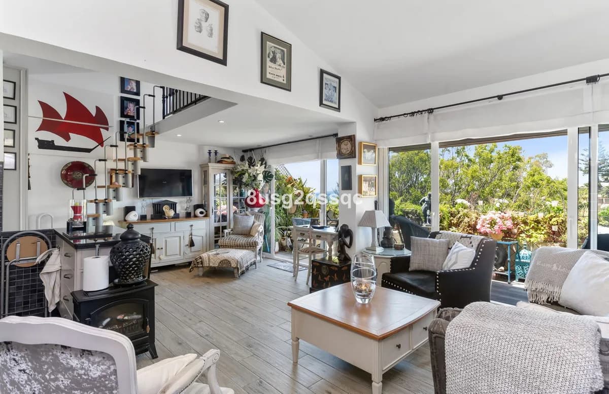 3 Bedroom Penthouse Duplex for Sale in Estepona, Málaga - Image 4