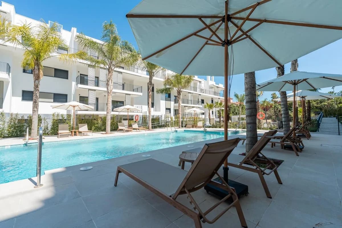 3 Bedroom Middle Floor Apartment for Sale in Estepona, Málaga