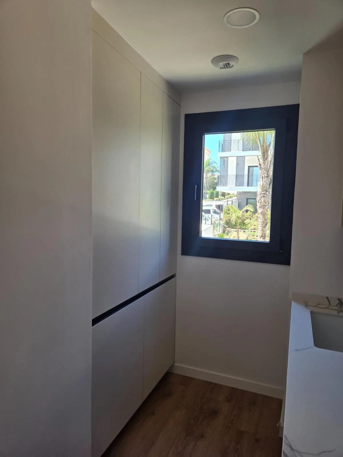 3 Bedroom Middle Floor Apartment for Sale in Estepona, Málaga - Image 7