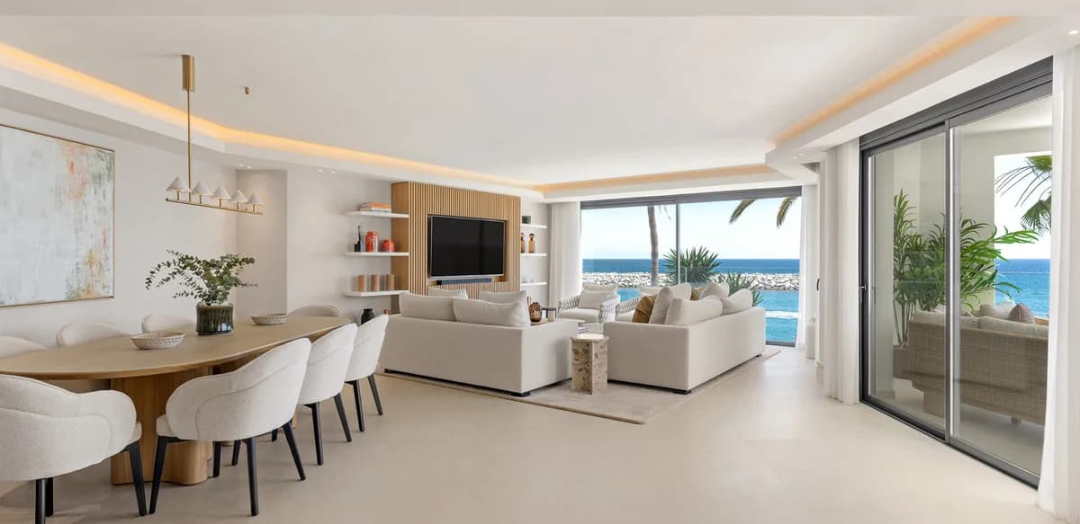 3 Bedroom Middle Floor Apartment for Sale in Puerto Banús, Málaga - Image 4