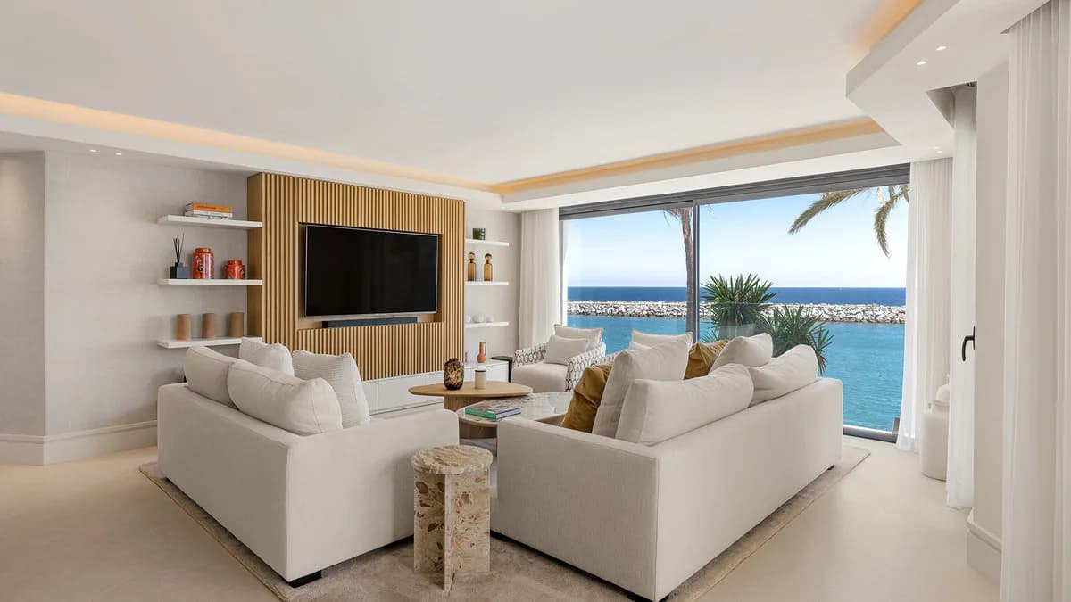 3 Bedroom Middle Floor Apartment for Sale in Puerto Banús, Málaga - Image 6