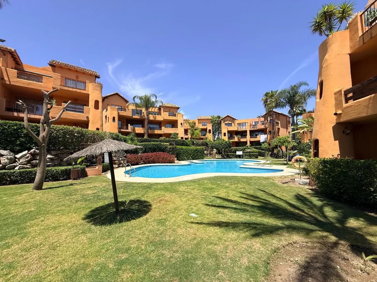 2 Bedroom Middle Floor Apartment for Sale in Estepona, Málaga