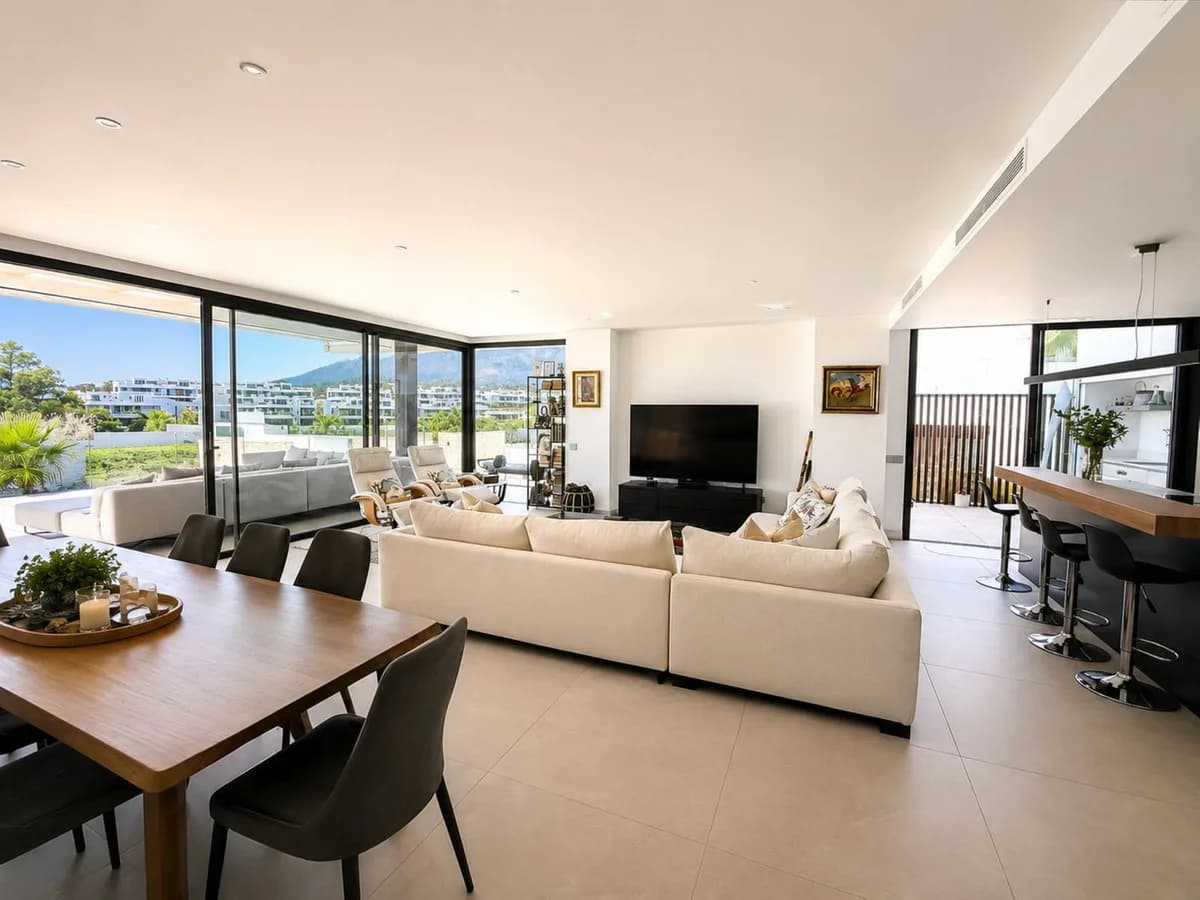 4 Bedroom Ground Floor Apartment for Sale in Santa Clara, Málaga - Image 3
