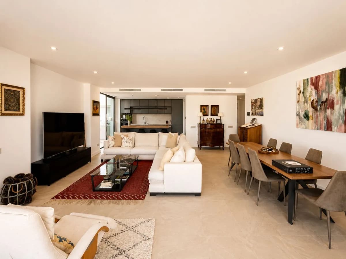 4 Bedroom Ground Floor Apartment for Sale in Santa Clara, Málaga - Image 7