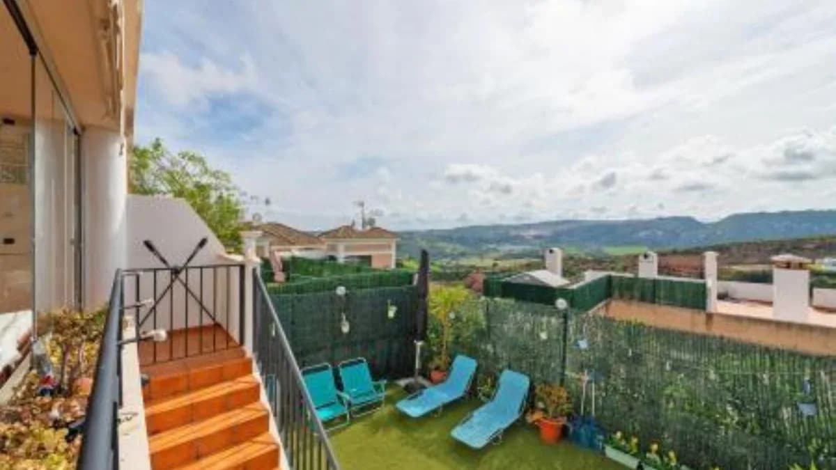 2 Bedroom Ground Floor Apartment for Sale in Casares, Málaga - Image 3