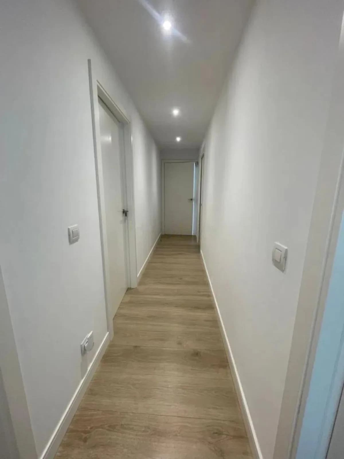 4 Bedroom Middle Floor Apartment for Sale in Marbella, Málaga - Image 6