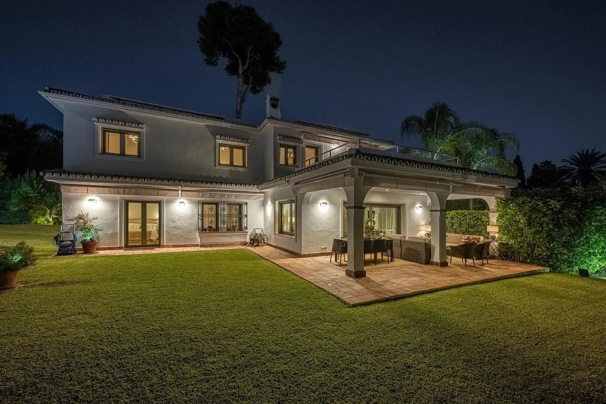 5 Bedroom Detached Villa for Sale in Los Monteros, Málaga - Image 4