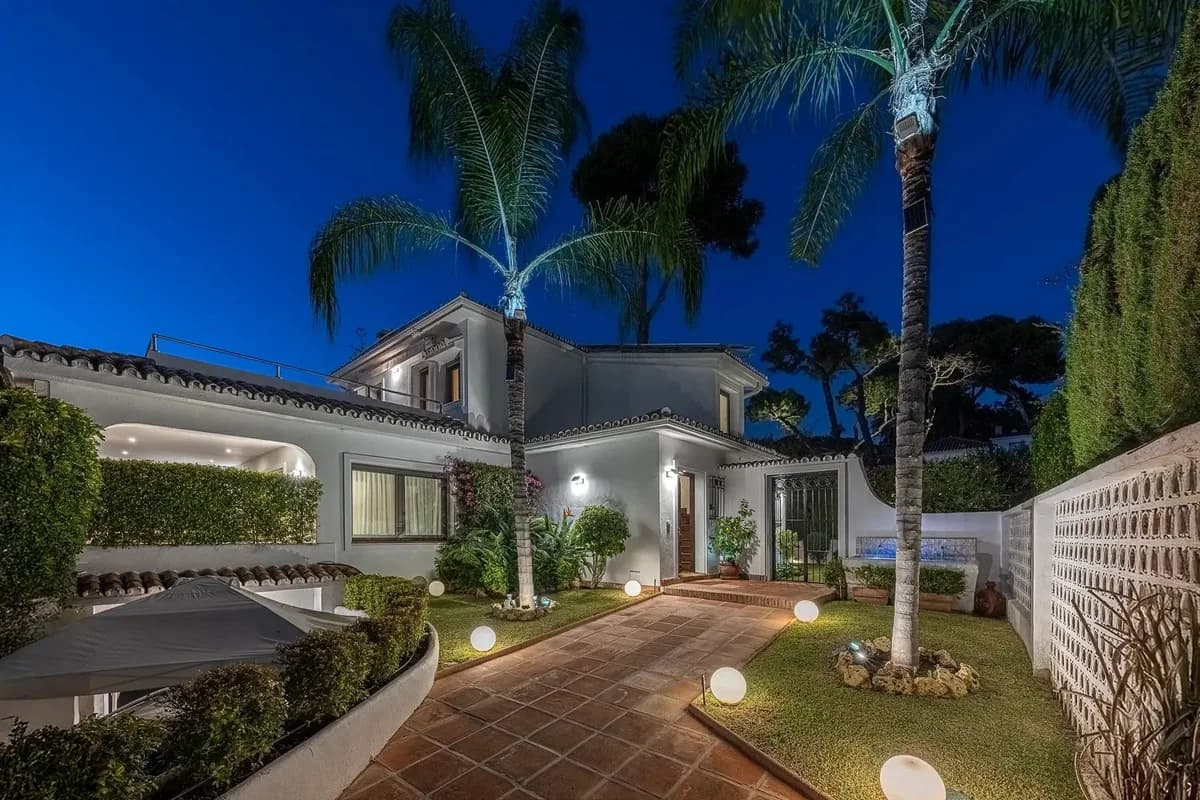 5 Bedroom Detached Villa for Sale in Los Monteros, Málaga - Image 5