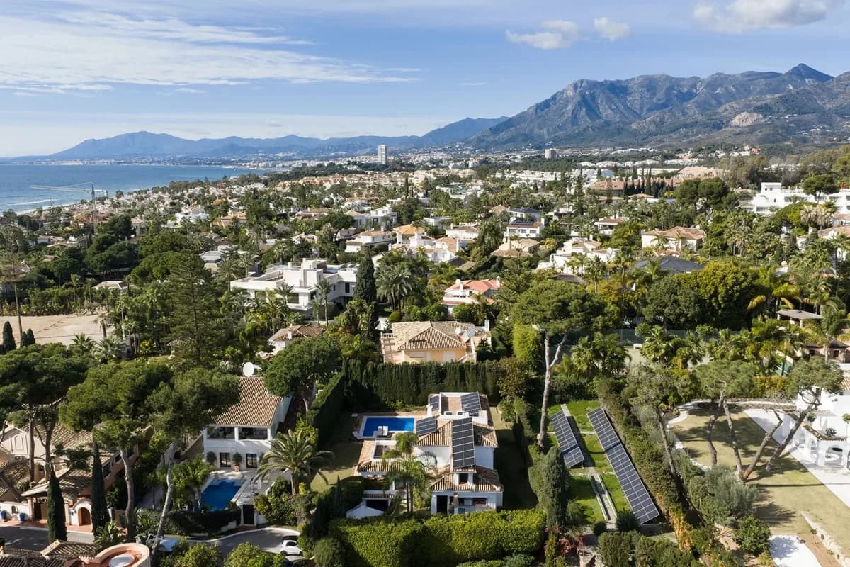 5 Bedroom Detached Villa for Sale in Los Monteros, Málaga - Image 9