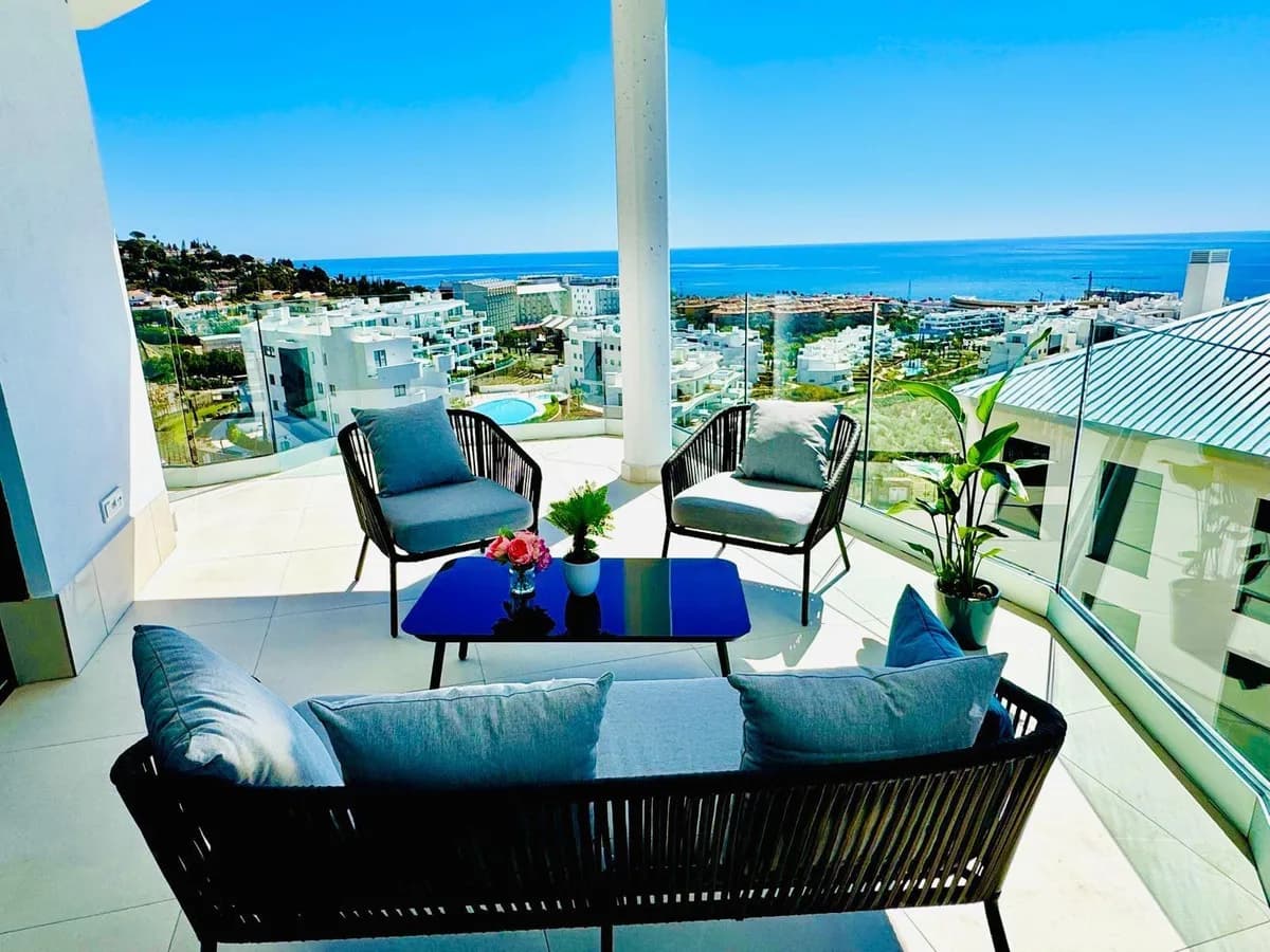 3 Bedroom Ground Floor Apartment for Sale in Fuengirola, Málaga - Image 2