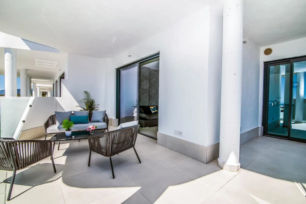 3 Bedroom Ground Floor Apartment for Sale in Fuengirola, Málaga - Image 6