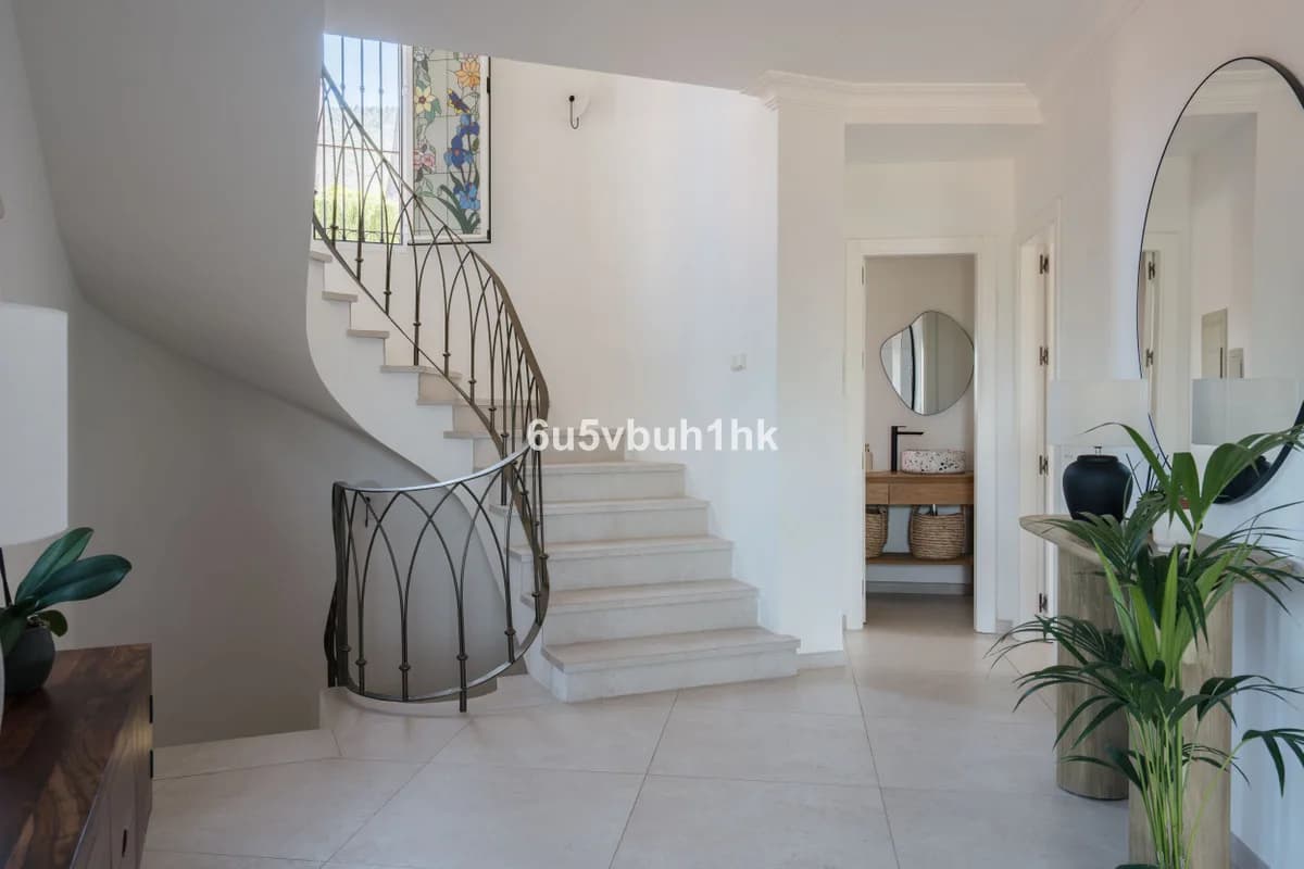 5 Bedroom Detached Villa for Sale in Alhaurín de la Torre, Málaga - Image 5