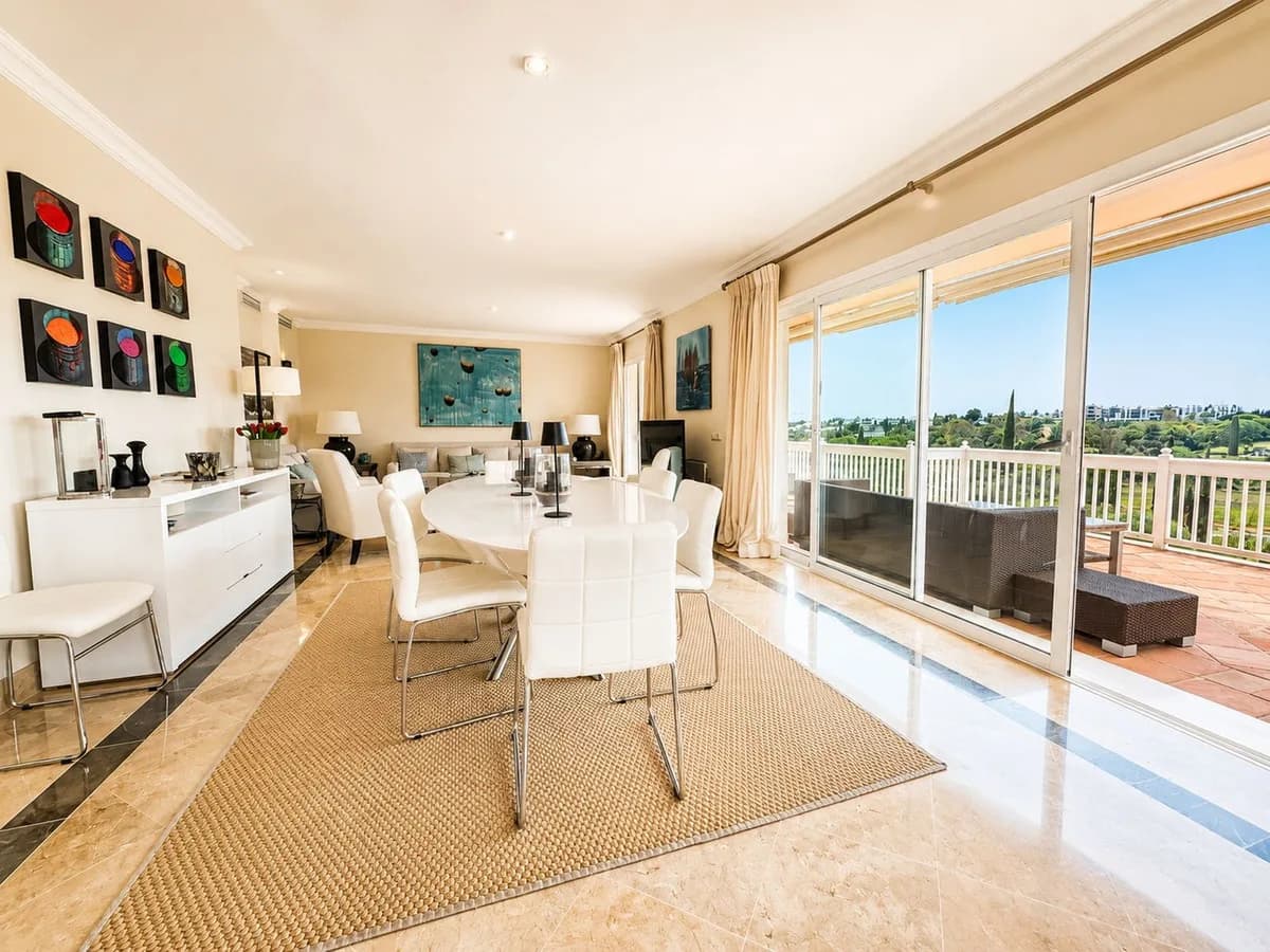 3 Bedroom Penthouse for Sale in Los Flamingos, Málaga - Image 8