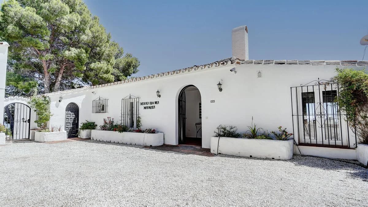 5 Bedroom Detached Villa for Sale in Mijas, Málaga - Image 2