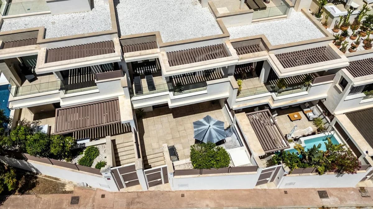 4 Bedroom Townhouse for Sale in La Cala de Mijas, Málaga - Image 2