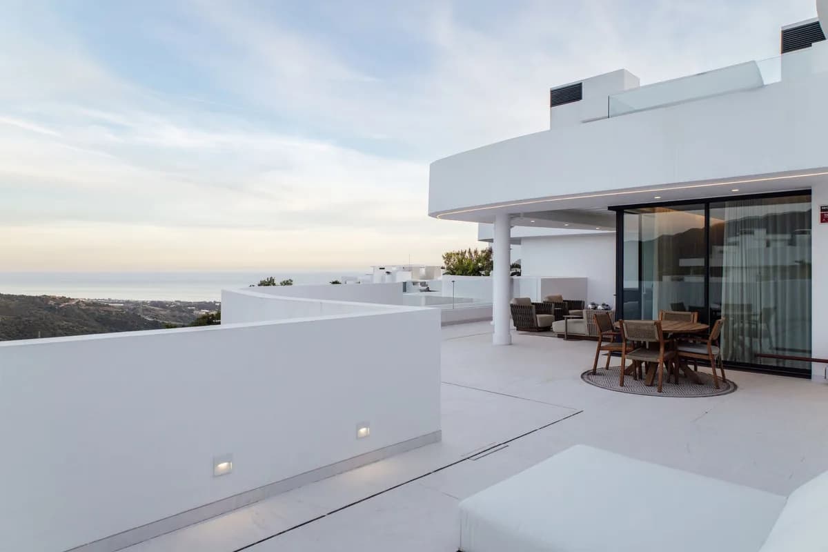 3 Bedroom Penthouse for Sale in Marbella, Málaga - Image 8