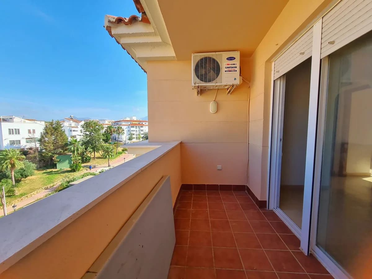 2 Bedroom Middle Floor Apartment for Sale in San Luis de Sabinillas, Málaga