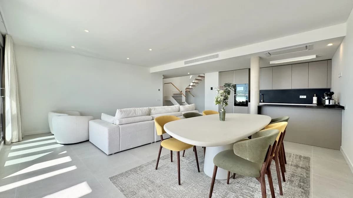 3 Bedroom Penthouse for Sale in Selwo, Málaga - Image 3