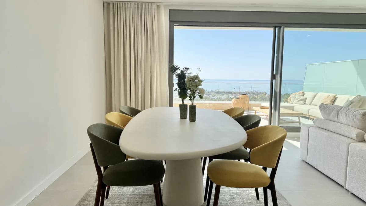 3 Bedroom Penthouse for Sale in Selwo, Málaga - Image 7