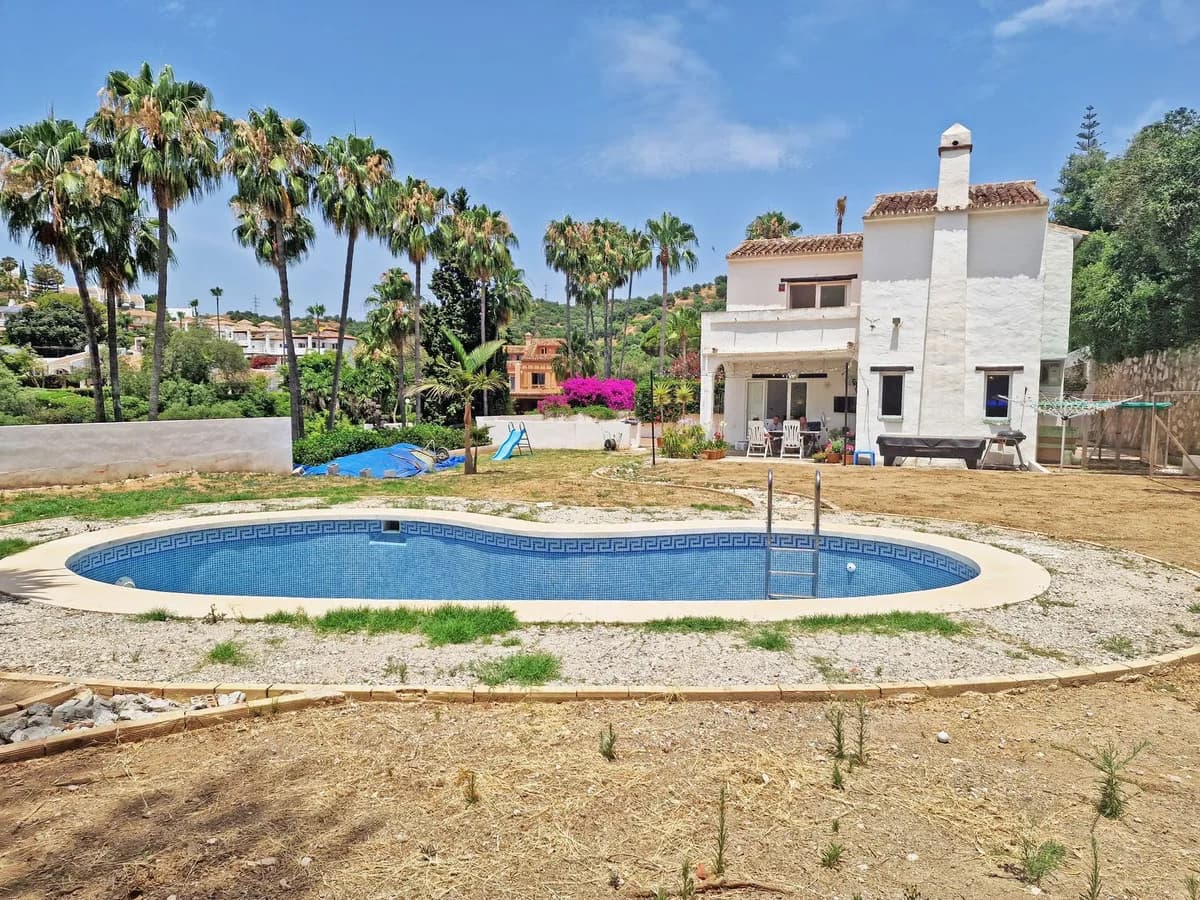 2 Bedroom Detached Villa for Sale in Calahonda, Málaga
