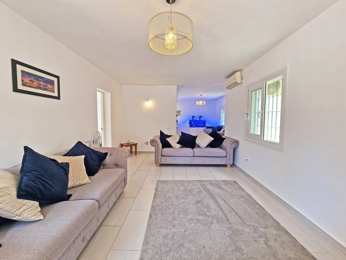 2 Bedroom Detached Villa for Sale in Calahonda, Málaga - Image 9
