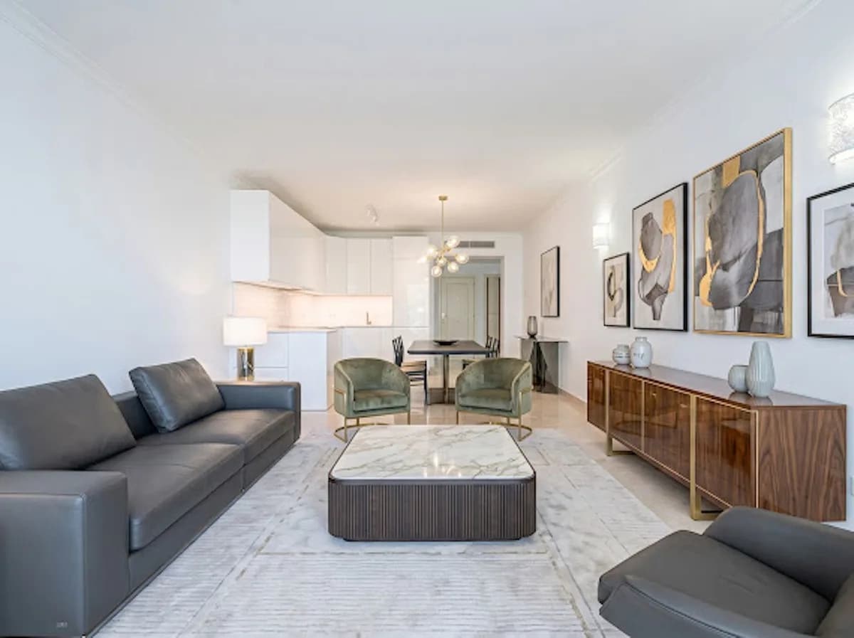 3 Bedroom Middle Floor Apartment for Sale in La Quinta, Málaga - Image 5