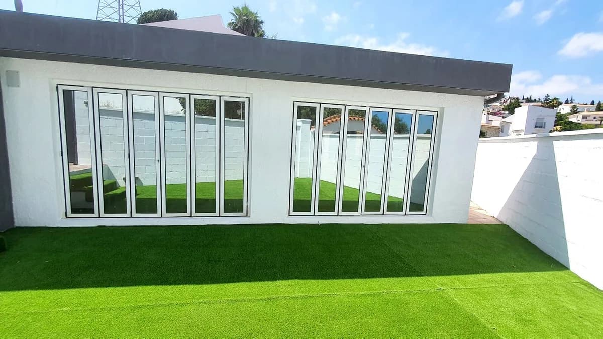 3 Bedroom Detached Villa for Sale in Fuengirola, Málaga - Image 3