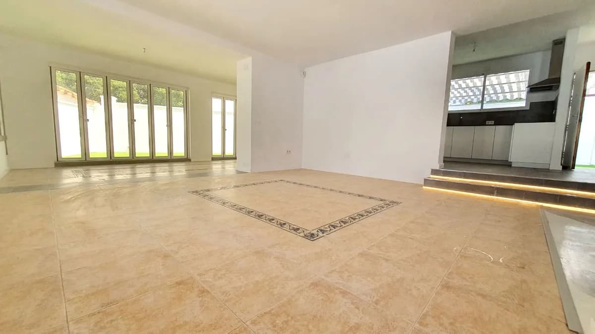 3 Bedroom Detached Villa for Sale in Fuengirola, Málaga - Image 6