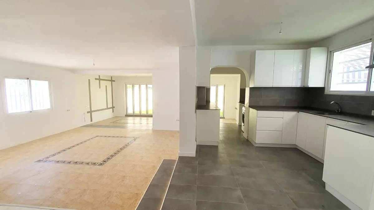 3 Bedroom Detached Villa for Sale in Fuengirola, Málaga - Image 8