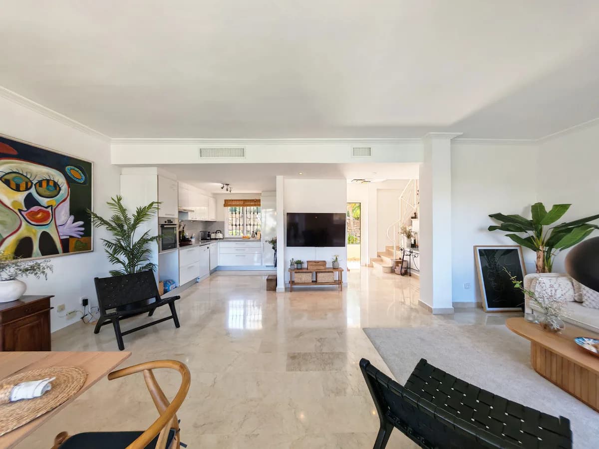 2 Bedroom Penthouse Duplex for Sale in Benahavís, Málaga - Image 3