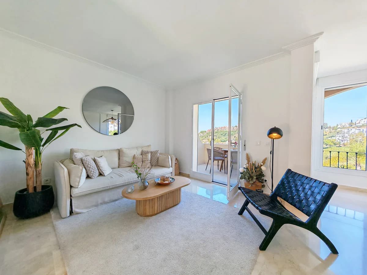 2 Bedroom Penthouse Duplex for Sale in Benahavís, Málaga - Image 4