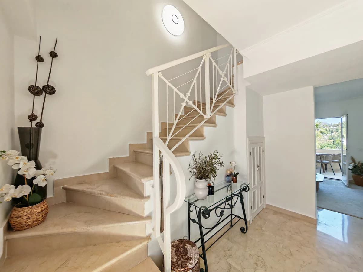 2 Bedroom Penthouse Duplex for Sale in Benahavís, Málaga - Image 6