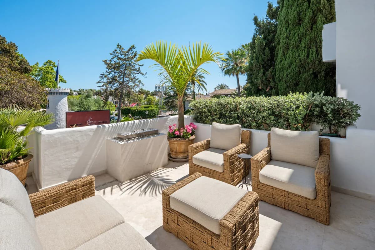 1 Bedroom Middle Floor Apartment for Sale in The Golden Mile, Málaga - Image 6