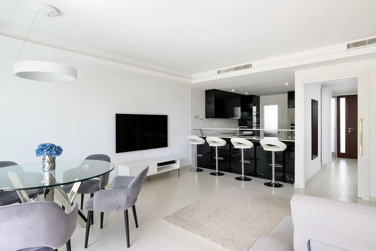 3 Bedroom Townhouse for Sale in The Golden Mile, Málaga - Image 3