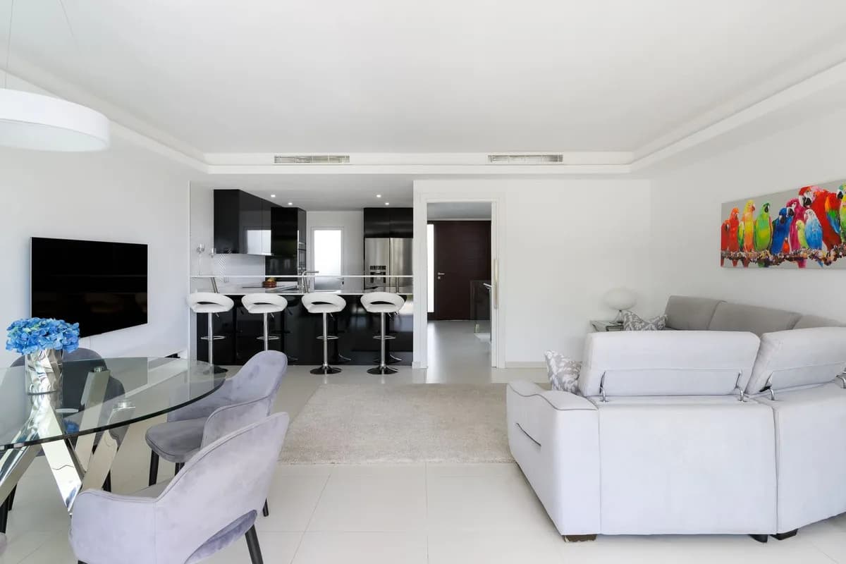 3 Bedroom Townhouse for Sale in The Golden Mile, Málaga - Image 4