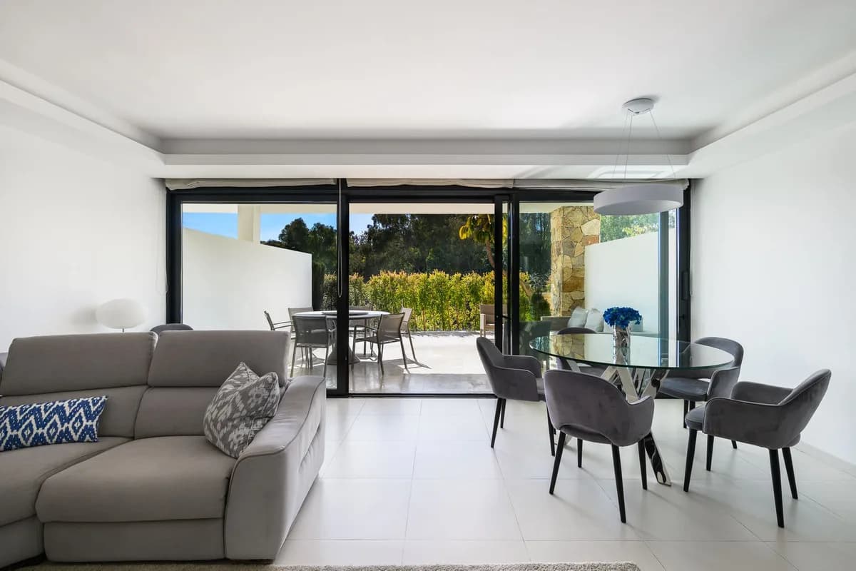3 Bedroom Townhouse for Sale in The Golden Mile, Málaga - Image 6