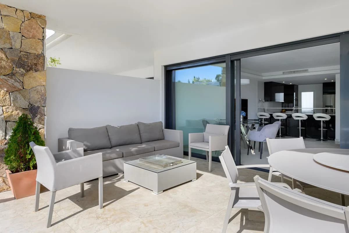 3 Bedroom Townhouse for Sale in The Golden Mile, Málaga - Image 9