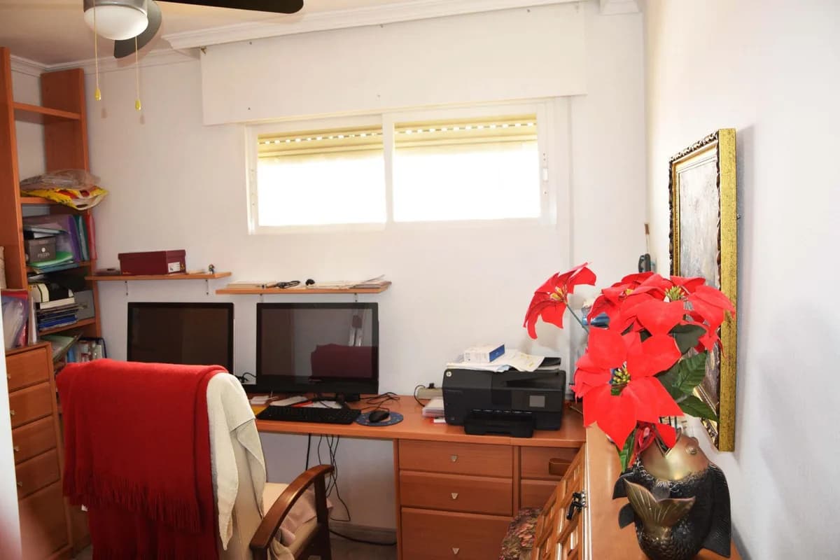 4 Bedroom Top Floor Apartment for Sale in Fuengirola, Málaga - Image 8