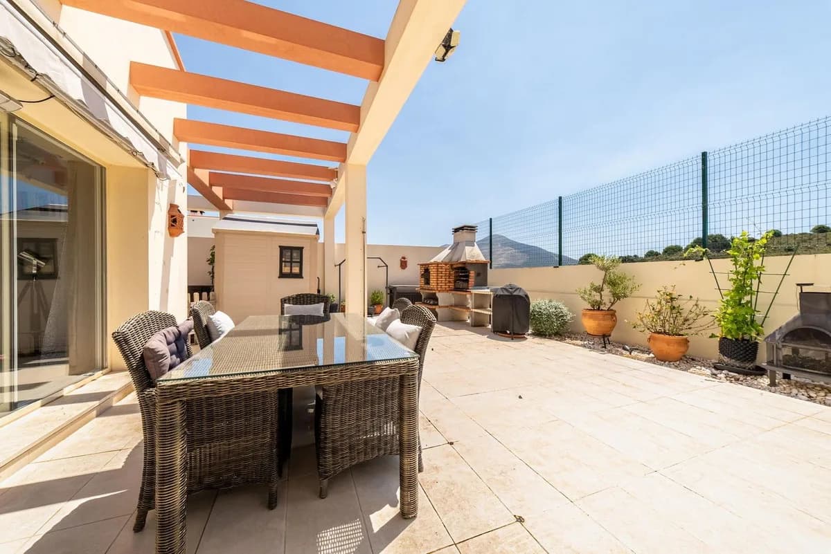 3 Bedroom Detached Villa for Sale in Coín, Málaga - Image 2