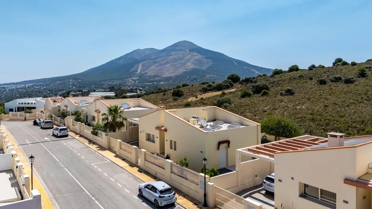 3 Bedroom Detached Villa for Sale in Coín, Málaga - Image 3