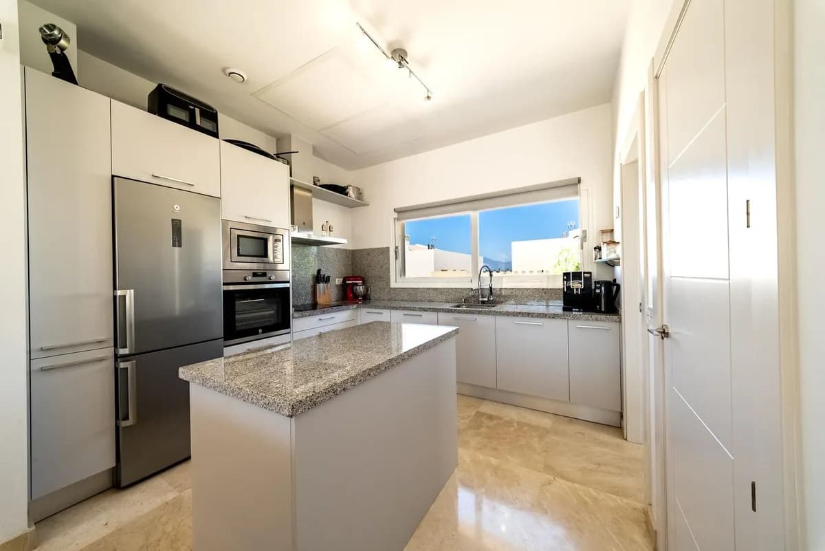 3 Bedroom Detached Villa for Sale in Coín, Málaga - Image 8