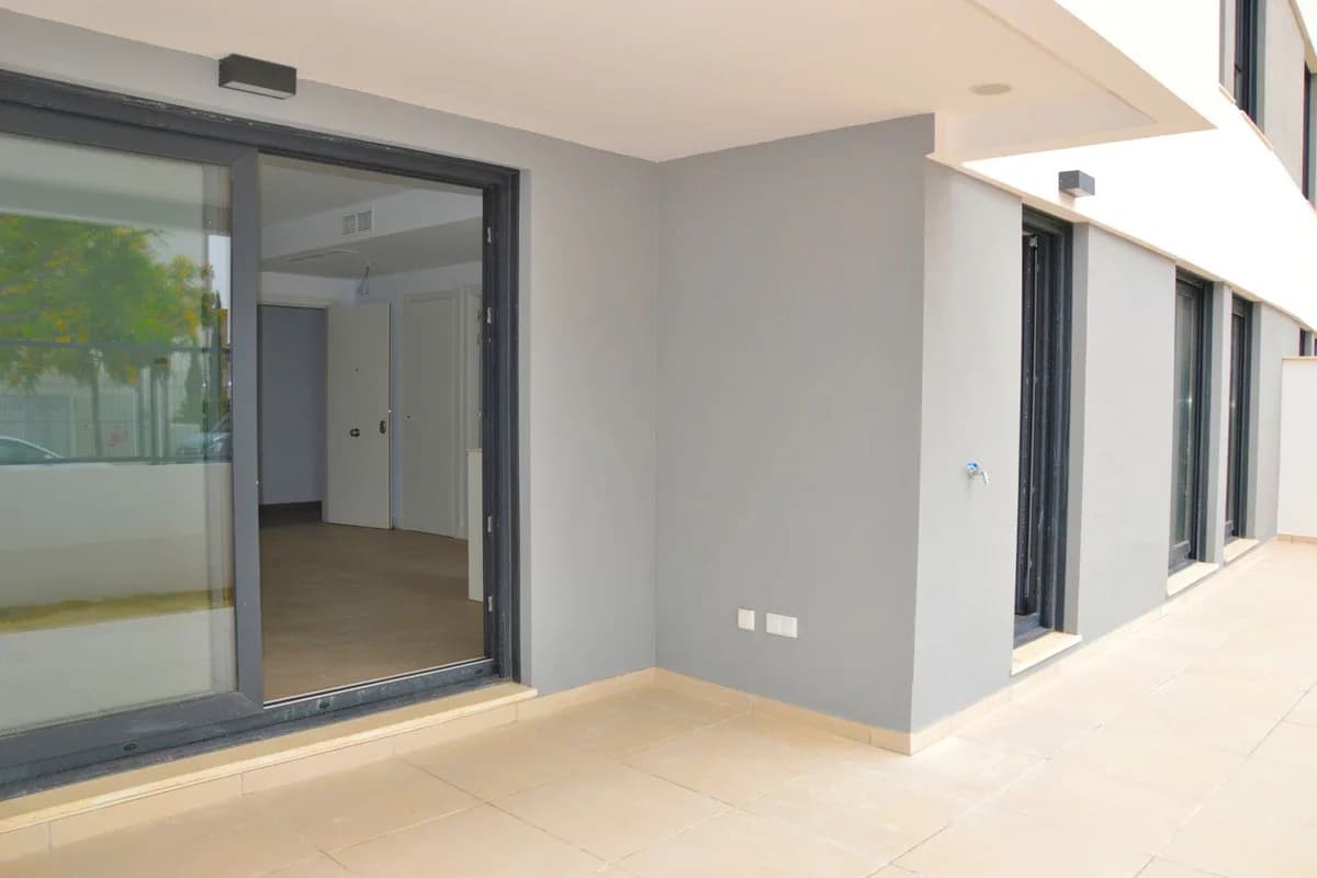 2 Bedroom Ground Floor Apartment for Sale in Estepona, Málaga - Image 2